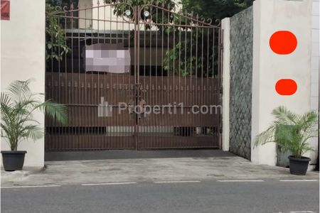 Jual Rumah Pinggir Jalan Raya, 150 meter ke Kampus Binus Kemanggisan Jakarta Barat