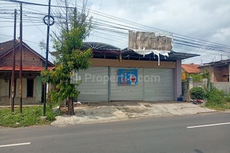 Dijual Rumah dan Bangunan Toko Nol Aspal Semen Kediri