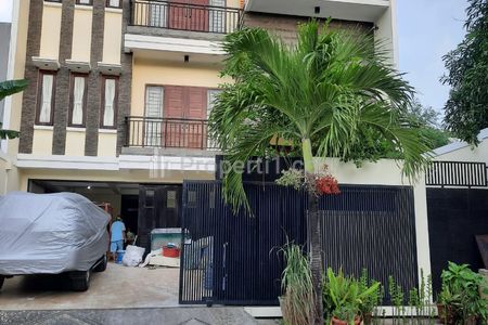 Dijual Rumah Mewah 3 Lantai di Imperial Gading Jakarta Utara