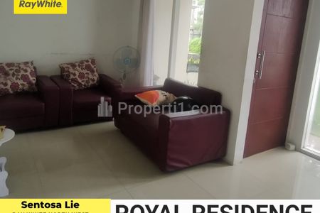 Dijual Rumah  Royal Residence Wiyung Surabaya Barat Garasi Carport 3 Mobil plus PRIVATE Balkony