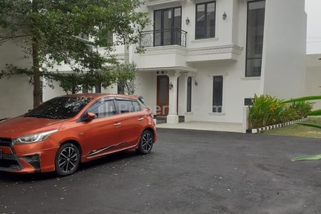 Tampak Depan Kompleks