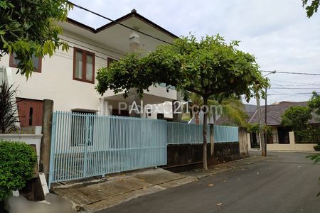 Dijual Rumah Hook Komplek 2 Lantai Bonus Kos 8 Pintu di Perum Taman Galaxy, Jaka Setia, Bekasi Selatan, Bekasi