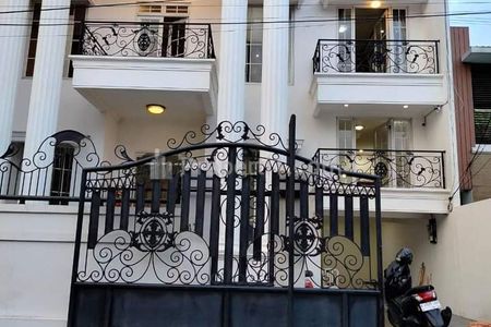 Dijual Rumah Mewah Mediterania Regency Cikunir Bekasi Selatan