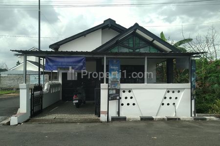 TURUN HARGA - Jual Rumah Lokasi Strategis Mangku Jalan Aspal Kampung Akses Lebar di Berbah, Sleman, Yogyakarta