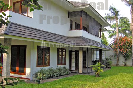 Dijual Rumah Siap Huni di Area Simprug Garden Jakarta Selatan STD498