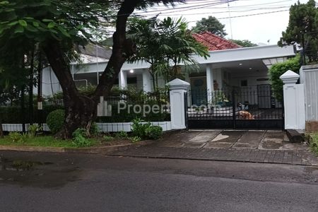 Jual Rumah Peninggalan Belanda Bagus di Dr Soetomo Surabaya Pusat
