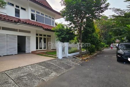Dijual Rumah Asri Berada di Komplek Elite di Tebet Mas, Jakarta Selatan - Siap Huni, Depan Taman