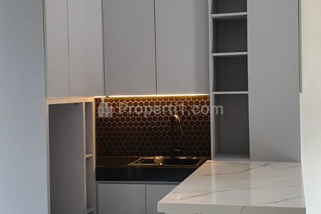Disewakan Rumah Baru Furniture Baru di Suvarna Sutera, Kabupaten Tangerang