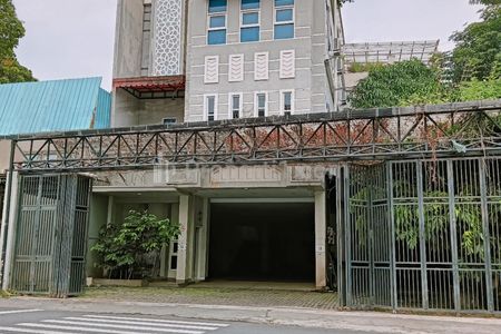 Dijual Rumah dan Kantoran 3 Lantai di Pusat Kota Pinggir Jalan Raya Ring 1 Malioboro Yogyakarta