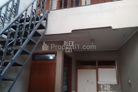 Disewakan Rumah 1.5 Lantai di Kebayoran Baru, Jakarta Selatan