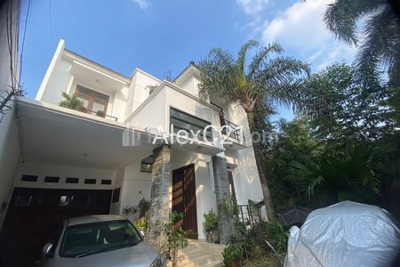 Dijual Rumah Eksklusif dengan Swimming Pool di Cilandak Barat Jakarta Selatan