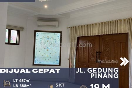 Dijual Rumah Mewah Posisi Hook Hadap Timur dan Utara Baru Direnovasi di Daerah Pondok Indah Jakarta Selatan