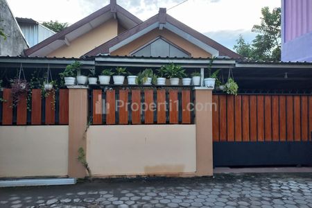 Halaman depan jalan akses paving blok