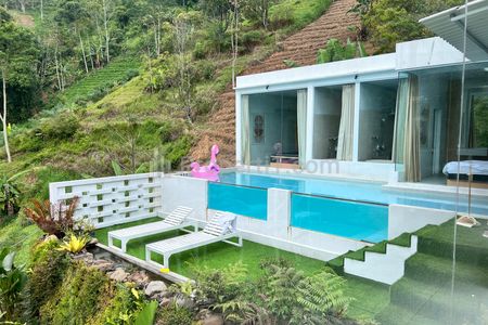 Dijual Villa Mewah 2 Lantai di Utara Jembatan Kaca Kemuning, Karanganyar