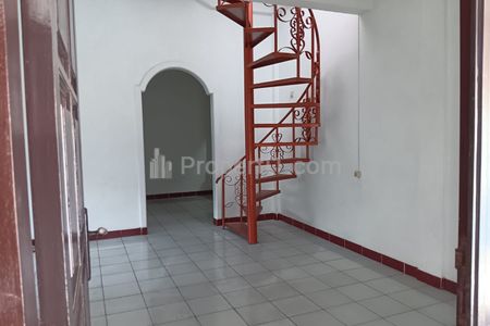 Dijual Segera Rumah Luas di Tirto Mukti Dekat Kampus AMNI USM Superindo, Semarang