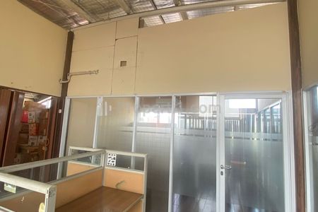 Jual Ruko Cocok untuk Kantor 5 Lantai di Jalan Utama Ciputat Raya, Jakarta Selatan