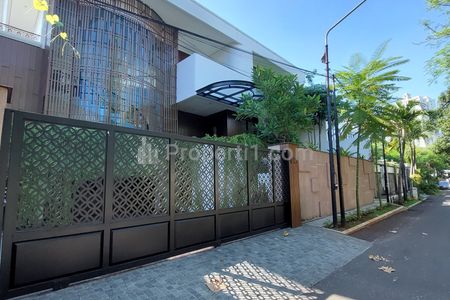 Jual Rumah Baru Kolam Renang 3 Lantai Luas Tanah 555 m2, Bangunan 800 m2, di Permata Hijau, Kebayoran Lama, Jakarta Selatan