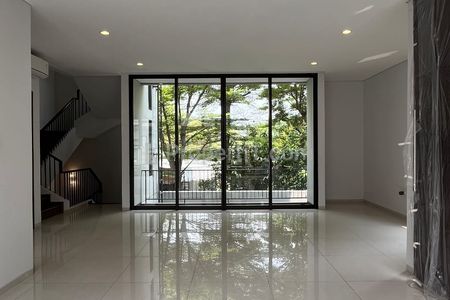 Dijual Rumah 3 Lantai 4 Lokasi Sangat Strategis di Lebak Bulus Cilandak Jakarta Selatan