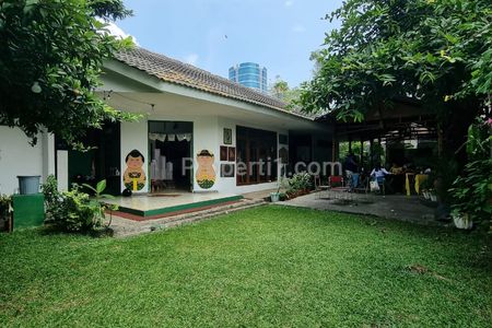 Jual Cepat Rumah Asri Luas Tanah 1111 m², Bangunan 348 m², Ada Kolam Renang di Jeruk Purut, Cilandak Timur, Jakarta Selatan