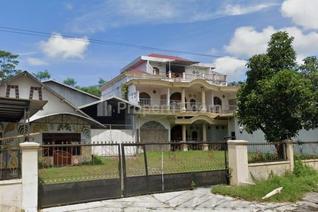 Jual Rumah di Mewah Cocok untuk Usaha di Raya Semeru Lumajang