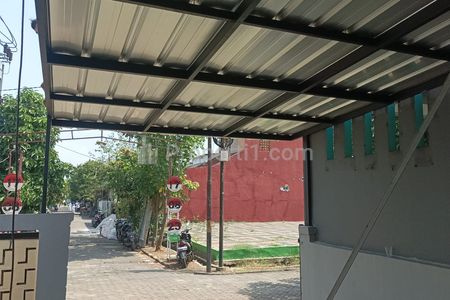 posisi depan rumah