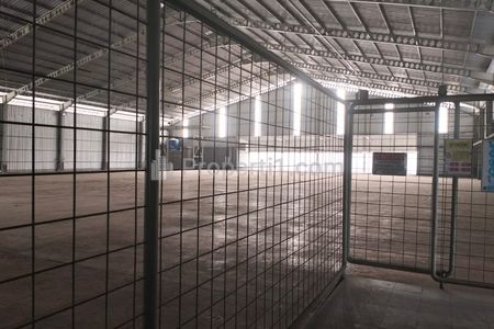 Sewa Gudang Siap Pakai di Kawasan Industri Delta Silikon 5, Lippo Cikarang, Luas Tanah 4000 m2, Bangunan 3000 m2, Bekasi, Jawa Barat
