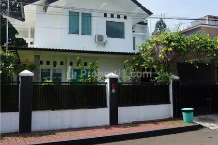 Dijual Rumah Dalam Komplek yang Nyaman dan Asri di Lebak Bulus, Jakarta Selatan
