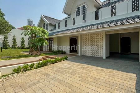 Dijual Rumah Semi Furnished Dalam Townhouse Eksklusif di Kebayoran Lama, Jakarta Selatan