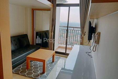 Ruang santai dengan sofa lipat