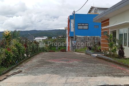 Pintu Masuk De Royal Villa