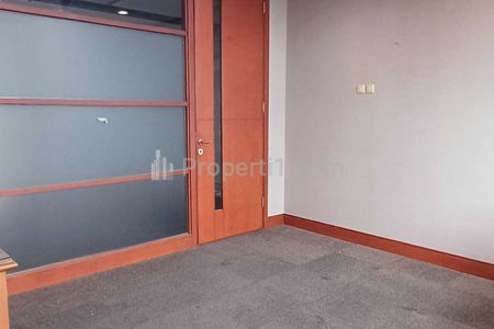 Sewa Ruang Kantor 98m2 di Basuki Rahmat, Lokasi Strategis Surabaya Pusat CBD