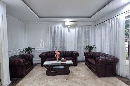 Sewa Rumah di Pondok Indah Jakarta Selatan - 5 Kamar Tidur Furnished