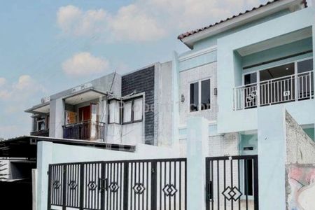 Rumah Dijual Lokasi Strategis Dekat Kubah Mas di Meruyung, Depok