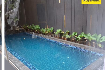 Dijual New Private Pool Rumah Graha Family Surabaya Full Furnish Desain Interior Dekat Pakuwon Indah, Citraland, Royal Residence, Dian Istana