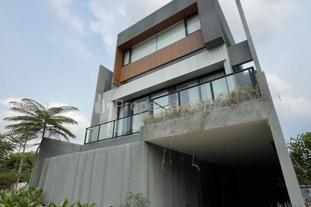Dijual Rumah Mewah Baru 3 Lantai Full Furnished Plus Private Pool Dekat Stasiun Klender Jakarta Timur