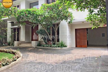 Disewakan Rumah Luas di Pejaten Jakarta Selatan STD585