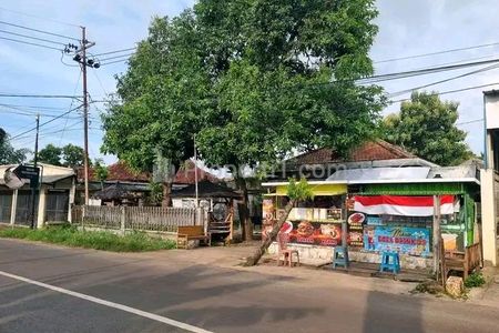 Lebar depan 20 m