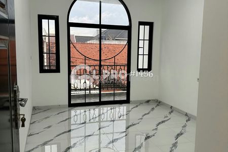 Dijual Rumah Baru 3 Lantai Siap Huni Bebas Banjir Bisa KPR Bank di Tanjung Duren Jakarta Barat