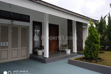 Jual Cepat Rumah Besar Mewah dan Asri Lokasi di Kawasan Sejuk Dalam Komplek di Ciwaruga Parongpong Bandung