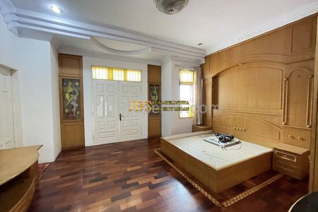 Disewakan Rumah 2 Tingkat di Komplek Cemara Hijau -Medan