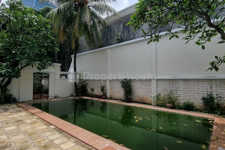 Disewakan Rumah Luas dengan Pool di Pondok Indah Jakarta Selatan