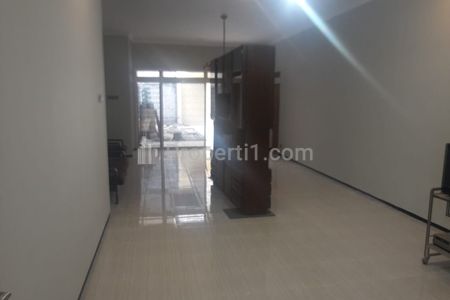 Dijual Rumah 2 Lantai di Gayung Kebonsari Tengah, Surabaya