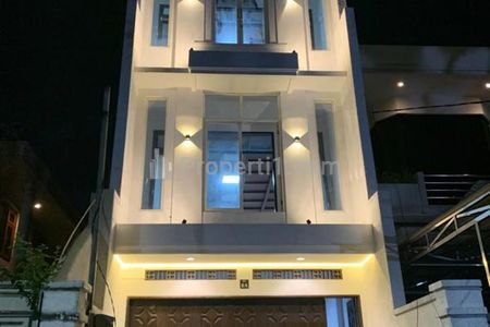 Dijual Rumah 3,5 Lantai di Satelit Barat, Surabaya