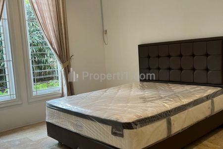 Sewa Rumah di Cipete Townhouse Dekat MRT dan Sekolah Perancis - 4 Kamar Tidur Semi Furnished