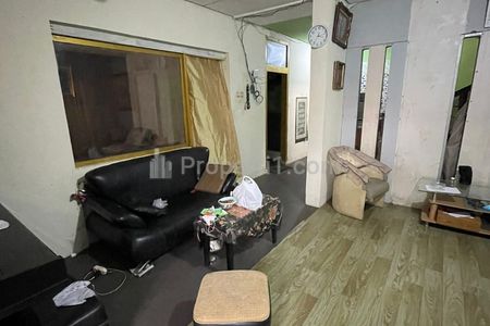 Disewakan Rumah Lama 2 Lantai, Lokasi Strategis di Bangka, Mampang Prapatan, Jakarta Selatan