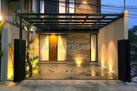 Dijual Rumah Mewah 2 Lantai FULL FURNISH Dekat Stadion Maguwoharjo Sleman