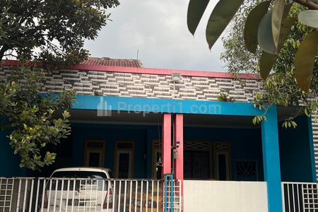 Jual Rumah Second di Lokasi Strategis, Griya Suradita Indah Cisauk Tangerang, 2 Lantai, Carport Muat 2 Mobil, Bebas Banjir