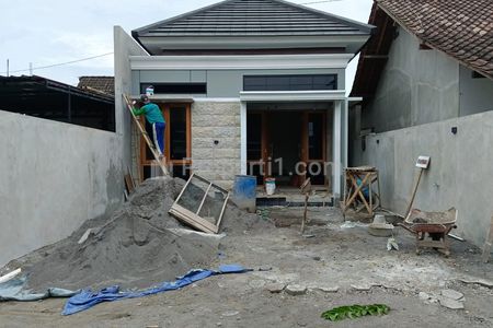 Dijual Rumah Baru Minimalis Tanah Luas di Nogotirto Jl. Godean Km 4 Yogyakarta