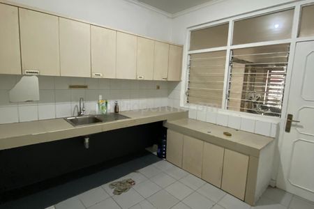 Sewa Rumah Murah Siap Huni, Akses Dua Mobil, Area Senopati, Kebayoran Baru, Jakarta Selatan