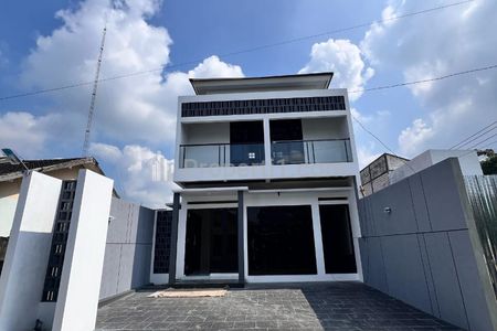 Dijual Rumah Baru Modern Minimalis 2 Lantai Seputar Kampus UMY Tamantirto Yogyakarta